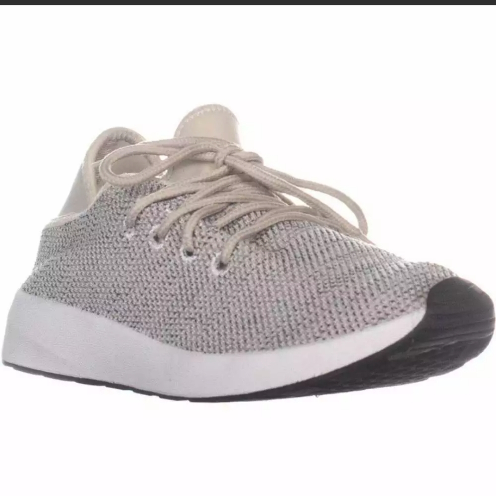 ✨5/$25✨ Steve Madden Iconicc cloth sneakers